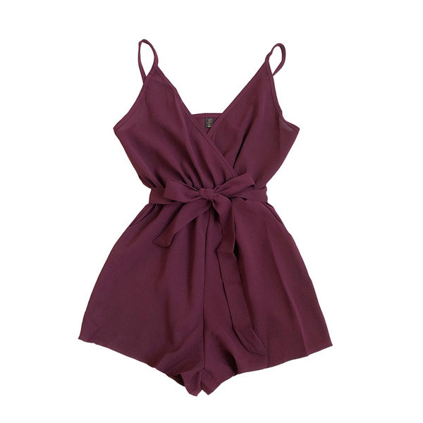 Salopeta scurta de dama cu centura si bretele subtiri