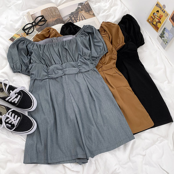 Salopetă casual de damă cu mâneci scurte