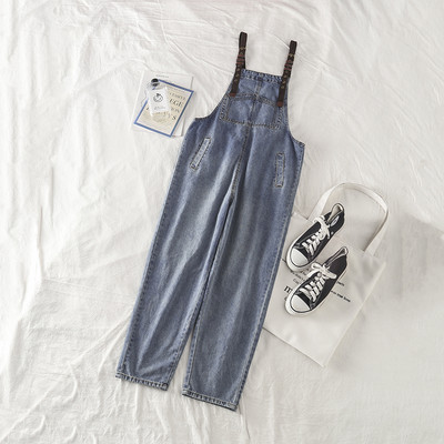 Salopetă largă pentru femei, cu buzunare din denim