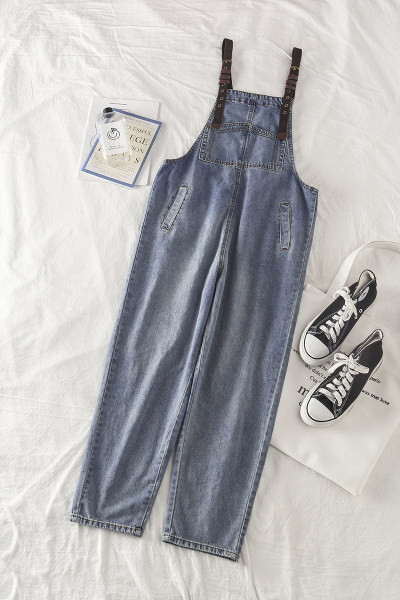 Salopetă largă pentru femei, cu buzunare din denim