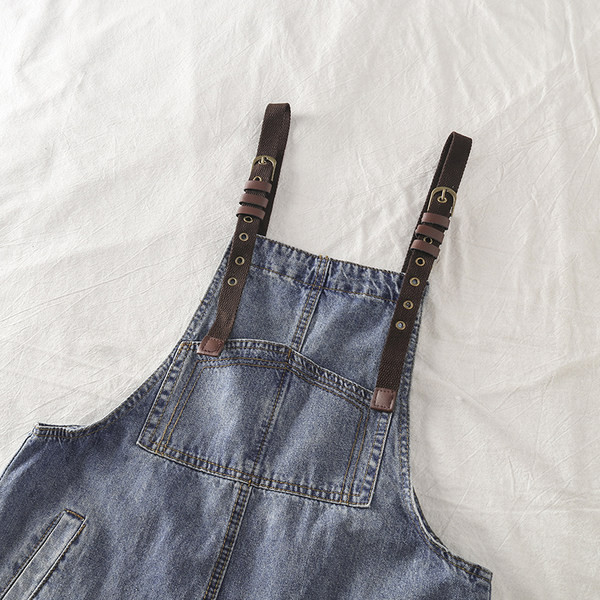 Salopetă largă pentru femei, cu buzunare din denim