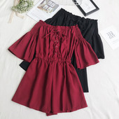 Κοντή γυναικεία ολόσωμη φόρμα με κορδόνια και 3/4 μανίκια