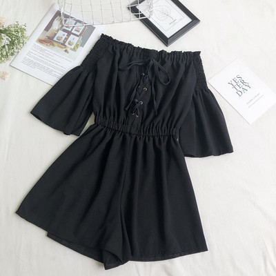 Κοντή γυναικεία ολόσωμη φόρμα με κορδόνια και 3/4 μανίκια