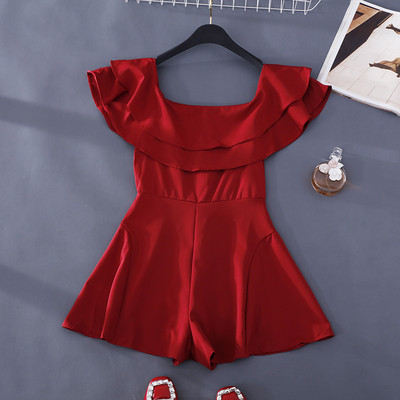 Μοντέρνες γυναικείες ολόσωμες φόρμες με βολάν και γυμνούς ώμους