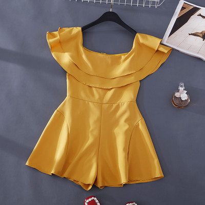 Μοντέρνες γυναικείες ολόσωμες φόρμες με βολάν και γυμνούς ώμους