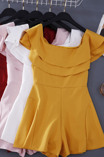 Μοντέρνες γυναικείες ολόσωμες φόρμες με βολάν  και γυμνούς ώμους