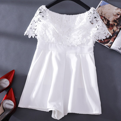 Salopetă scurtă modernă de damă cu dantelă