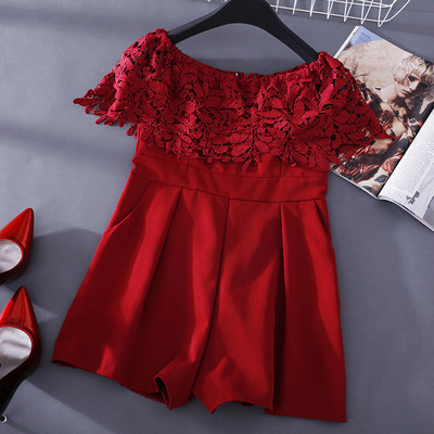 Salopetă scurtă modernă de damă cu dantelă