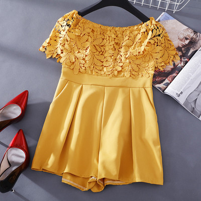 Salopetă scurtă modernă de damă cu dantelă