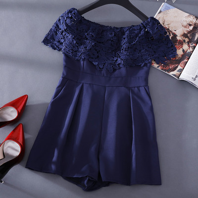 Salopetă scurtă modernă de damă cu dantelă