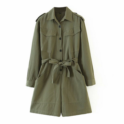 Salopetă scurtă casual cu nasturi și picioare largi