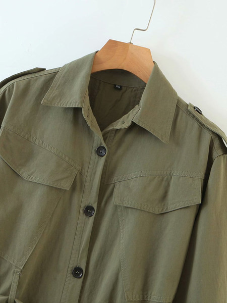 Salopetă scurtă casual cu nasturi și picioare largi