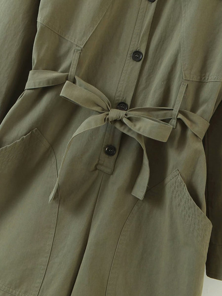 Salopetă scurtă casual cu nasturi și picioare largi