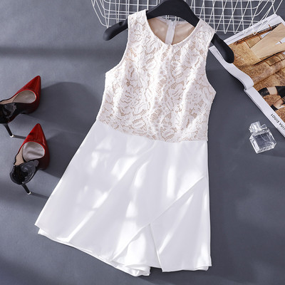 Μοντέρνες γυναικείες ολόσωμες φόρμες με δαντέλα και στρογγυλό ντεκολτέ