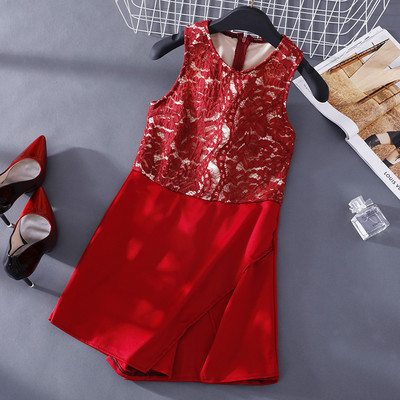 Μοντέρνες γυναικείες ολόσωμες φόρμες με δαντέλα και στρογγυλό ντεκολτέ