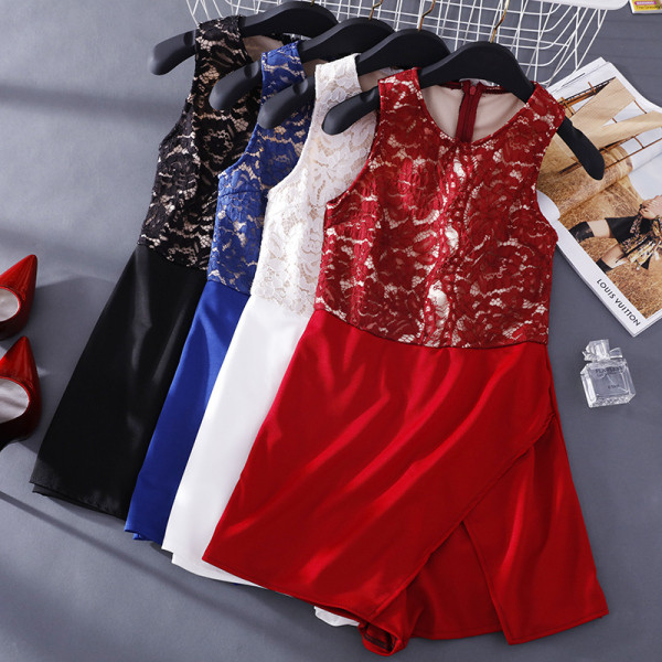 Μοντέρνες γυναικείες ολόσωμες φόρμες με δαντέλα και στρογγυλό ντεκολτέ