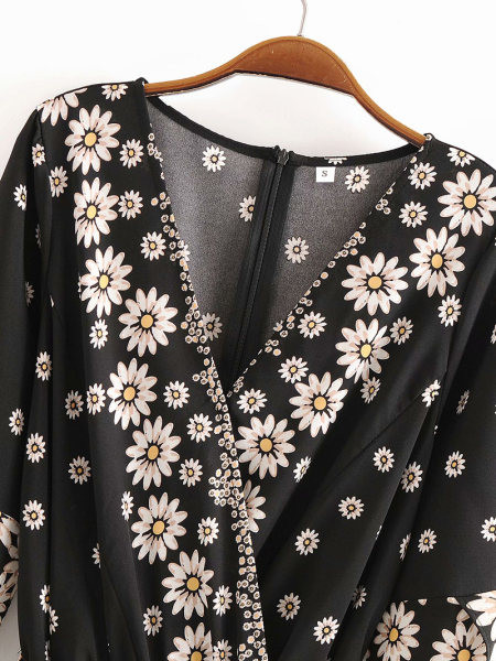 Salopetă de damă asimetrică cu legături în talie