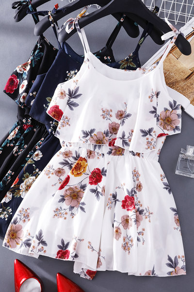 Salopeta dama de vara cu model floral si bretele subtiri