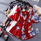 Γυναικεία κοντή ολόσωμη φόρμα με λουλουδάτο μοτίβο και μανίκια λωτού