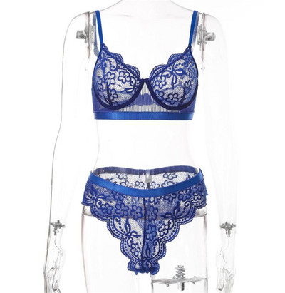 Set intim elegant de dama de tanga si sutien cu dantela