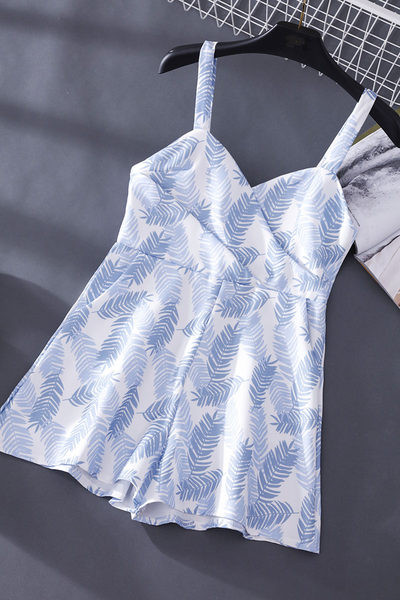 Salopeta scurta de dama cu model floral si bretele subtiri