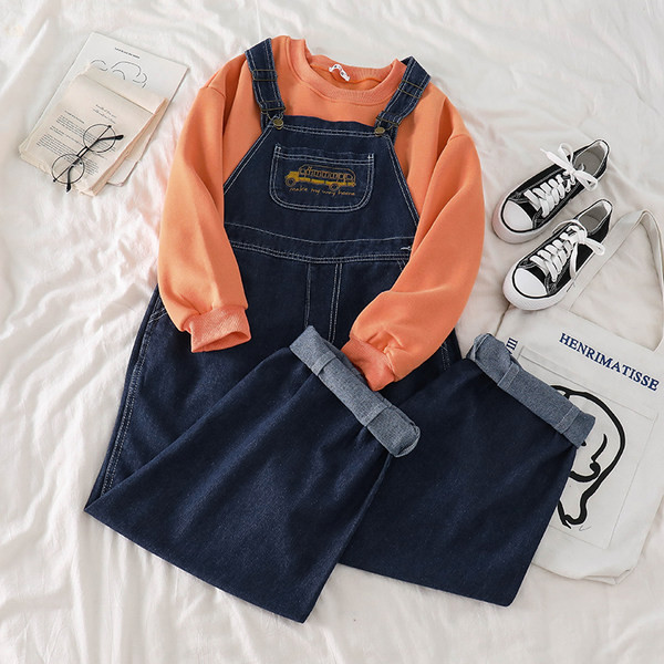 Salopeta de dama din denim cu buzunar si broderie