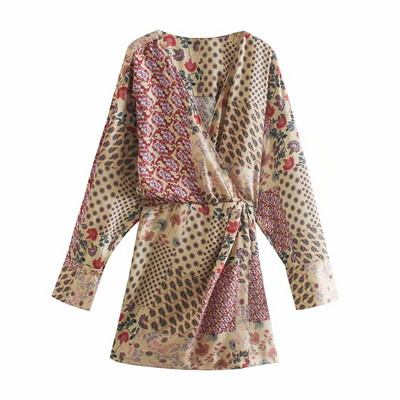 Salopetă scurtă cu mâneci drepte și lungi colorate