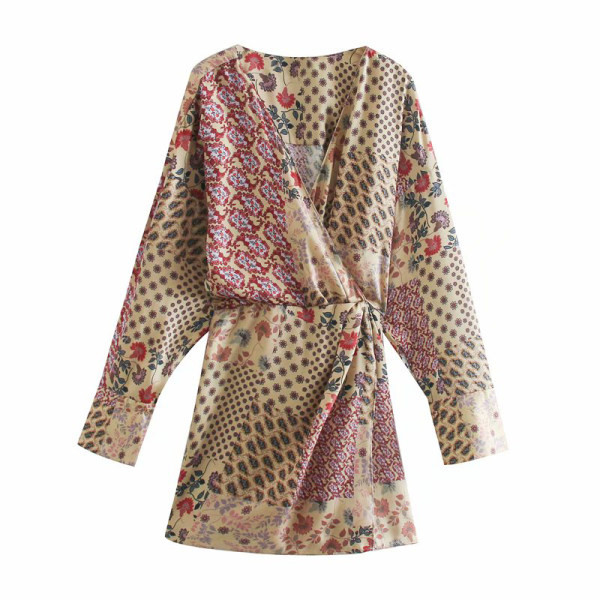 Salopetă scurtă cu mâneci drepte și lungi colorate