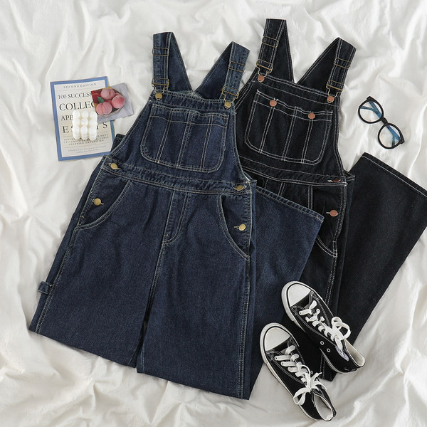 Ženski kombinezon od trapera - s džepovima i gumbima