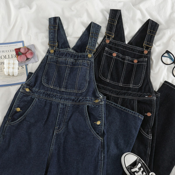 Ženski kombinezon od trapera - s džepovima i gumbima