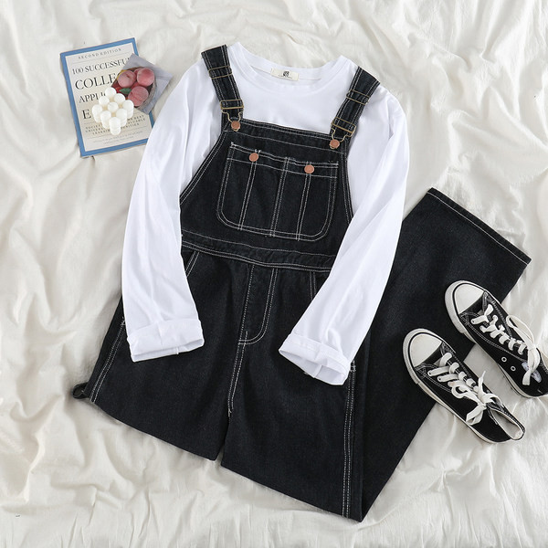 Ženski kombinezon od trapera - s džepovima i gumbima