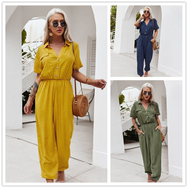 Ženski kombinezon sa špic izrezom i kratkim rukavima prikladan za ljeto