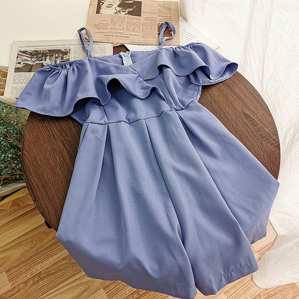 Salopeta dama cu bucle si bretele subtiri - model scurt