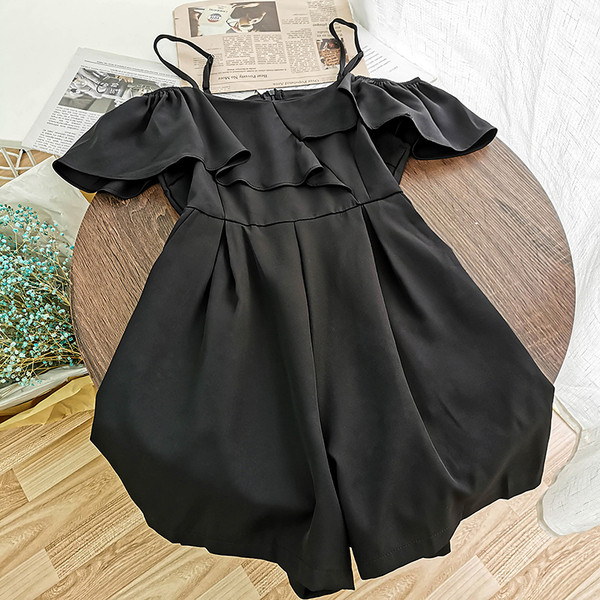 Salopeta dama cu bucle si bretele subtiri - model scurt