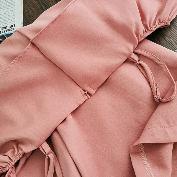 Salopeta dama cu bucle si bretele subtiri - model scurt