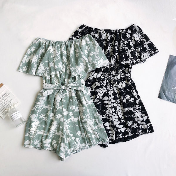 Ženski kombinezon s trakom i golim ramenima