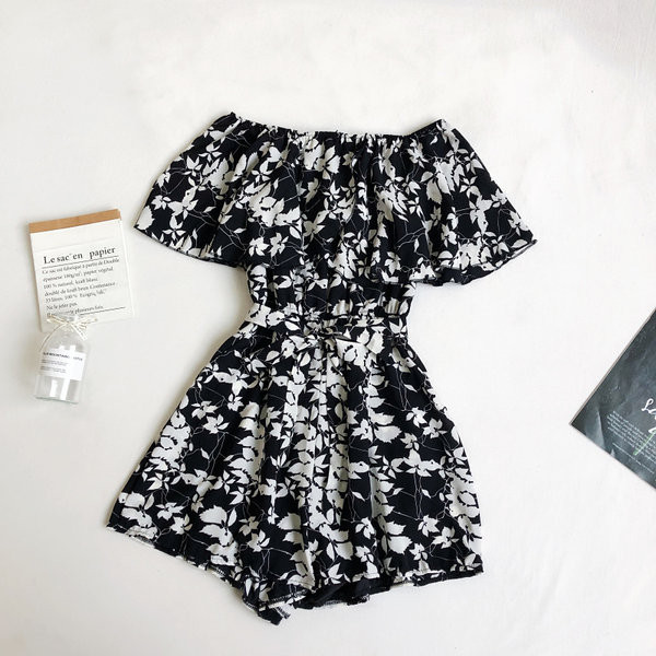 Ženski kombinezon s trakom i golim ramenima