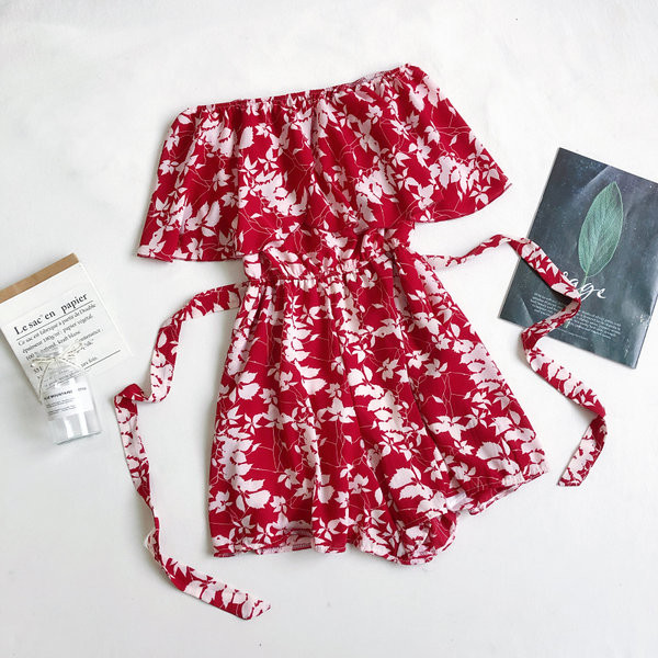 Ženski kombinezon s trakom i golim ramenima