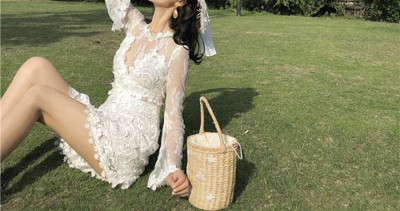 Salopetă de damă din dantelă cu mâneci lungi