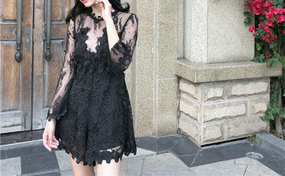 Salopetă de damă din dantelă cu mâneci lungi