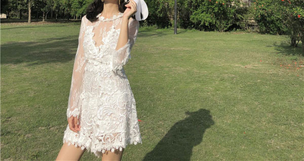 Salopetă de damă din dantelă cu mâneci lungi