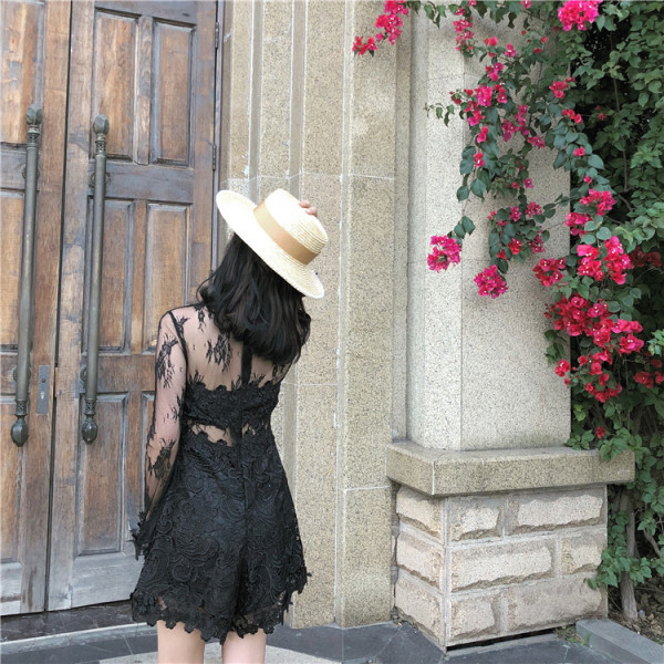 Salopetă de damă din dantelă cu mâneci lungi