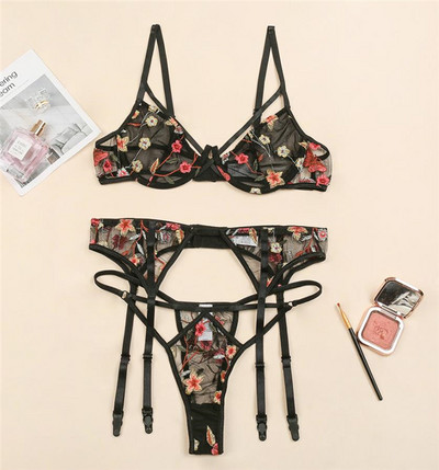 Γυναικείο σετ σουτιέν και στριγκ με κέντημα
