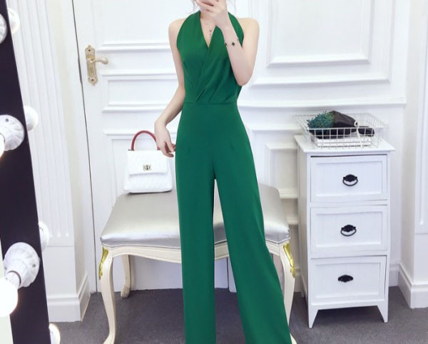 Salopetă lungă de damă cu talie înaltă și decolteu spitz