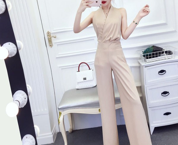 Salopetă lungă de damă cu talie înaltă și decolteu spitz