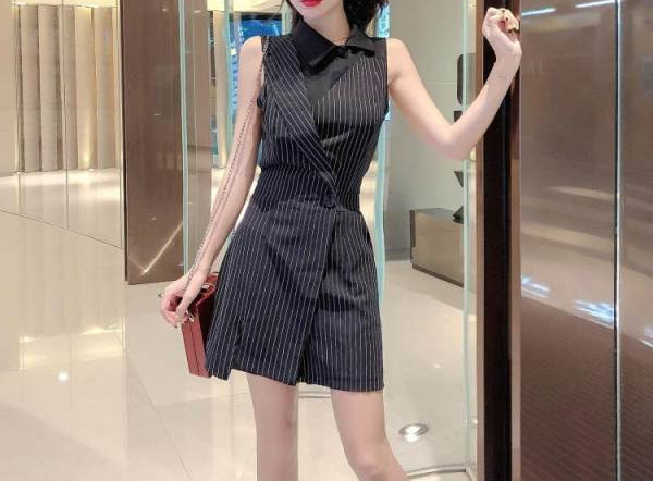 Novi model ženskog kratkog kombinezona sa džepovima