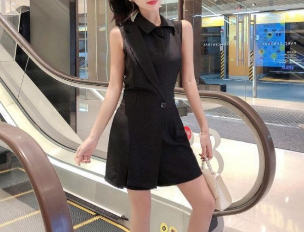 Novi model ženskog kratkog kombinezona sa džepovima