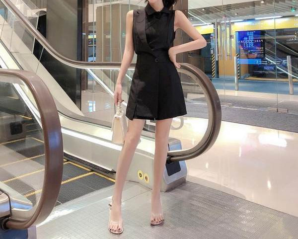 Novi model ženskog kratkog kombinezona sa džepovima