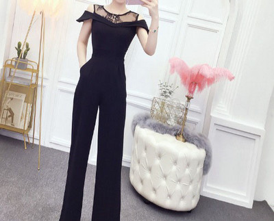 Salopeta de dama actuala cu umerii goi