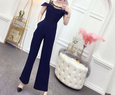 Salopeta de dama actuala cu umerii goi